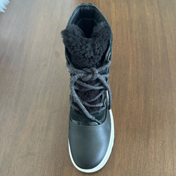 Sorel Joan of Arctic Next Lite Shearling Trimmed Suede Boots Size 9 - Picture 16 of 16